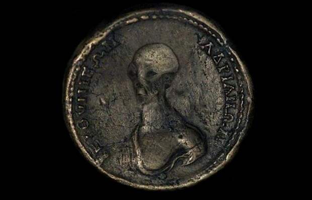 Изображения пришельцев на древних египетских монетах.