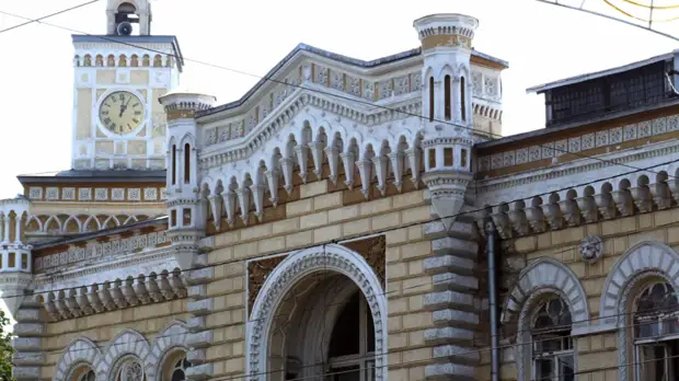 Неизвестный в Кишинёве пытался выстрелить в здание мэрии из лука