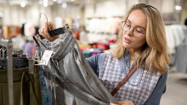 Впишутся в любой гардероб: 5 моделей брюк, которые подходят ко всему