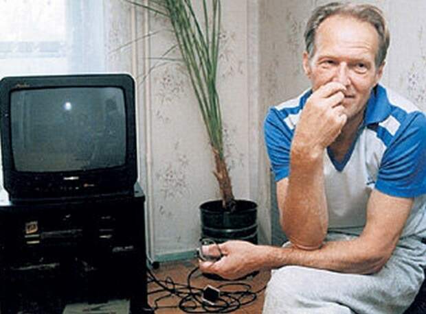 Брат гаранта, Михаил Ельцин сидит у себя дома, 1997 год 