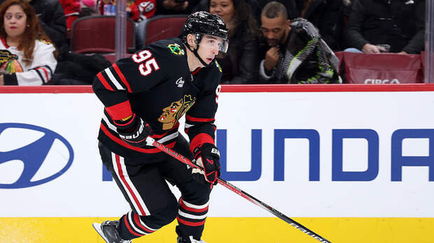 Шайба Михеева принесла «Чикаго» победу над «Каролиной» в матче НХЛ