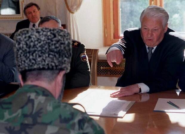 Переговоры Ельцина и чеченского президента Яндарбиева в мае 96-го Переговоры Ельцина и чеченского президента Яндарбиева в мае 96-го
