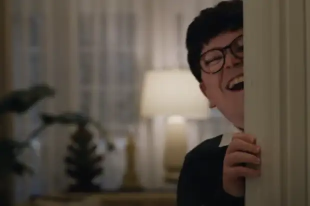 арчи йейтс один дома. дом ремейк. маколей калкин ремейк один дома. комната фиби холливелл. особняк спенсера resident evil.