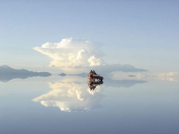 Озеро Солончак Уюни, Боливия (Salar de Uyuni, Bolivia) - самое большое соленое озеро во всем мире Озеро Солончак Уюни, Боливия (Salar de Uyuni, Bolivia) - самое большое соленое озеро во всем мире