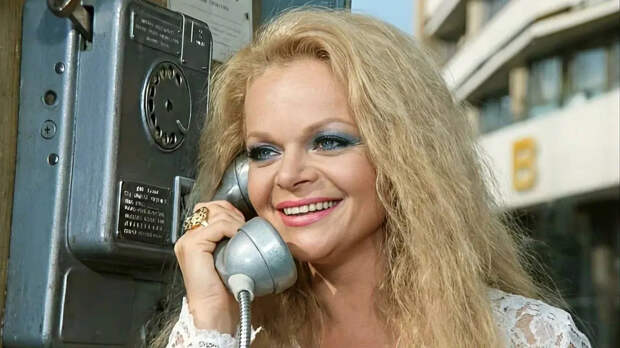 "Банкиры настолько обеднели?": Корпоратив с участием Ларисы Долиной вызвал вопросы у публики