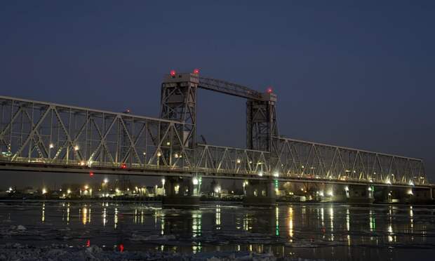 На акватории порта Архангельск сохраняется средний ледоход