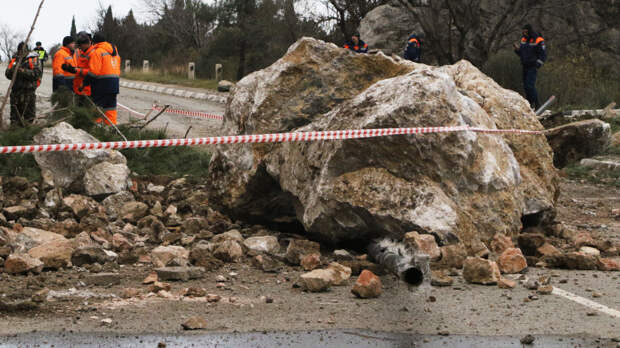 Директора школы завалило камнями на «дороге смерти» в Дагестане