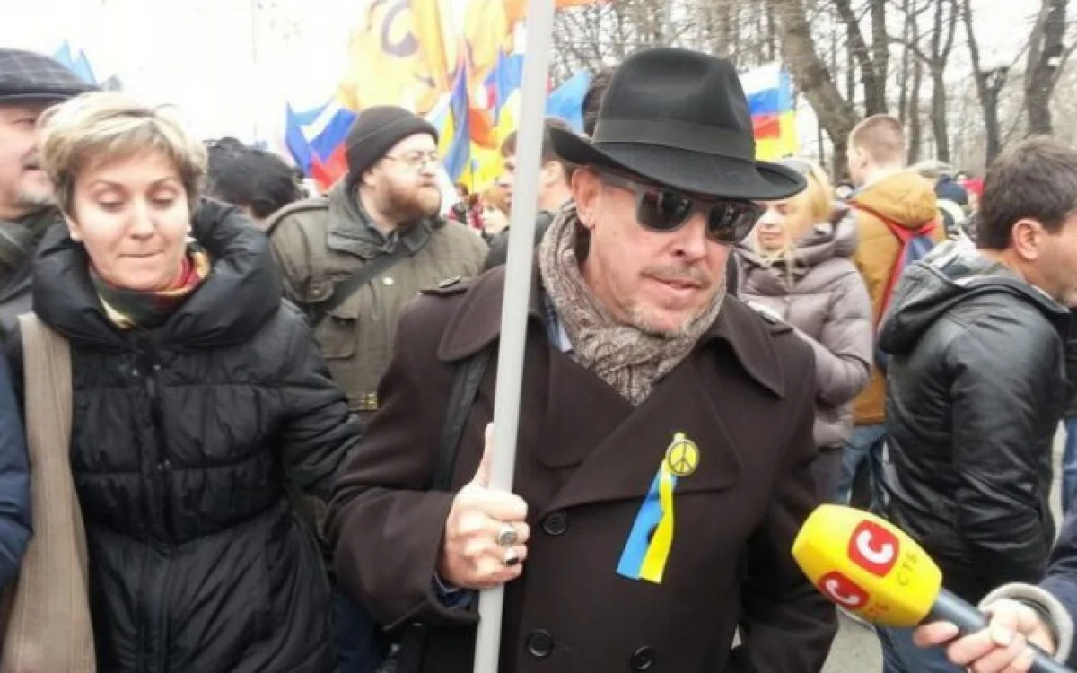 «Любишь медок, люби и холодок…», - поддержка заключенного Навального дорого обходиться представителям российской интеллигенции…