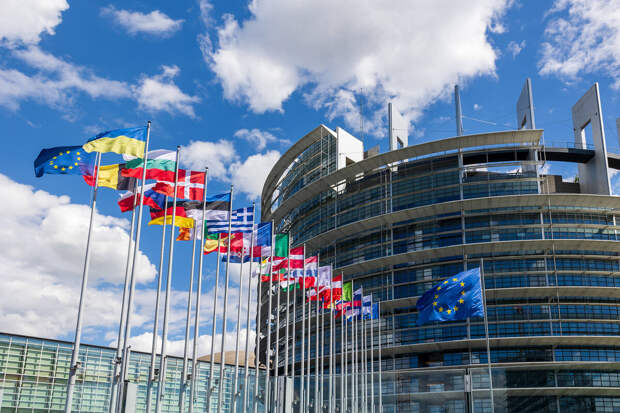 Вебер: одобрение торговой сделки Евросоюза и США невозможно из-за угроз Трампа