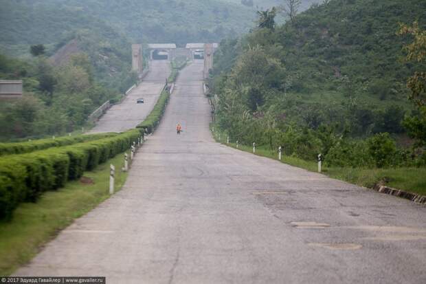 5. В Северной Корее дороги и дорожная инфраструктура за городом находятся в очень плохом состоянии. правда, путешествия, северная корея, факты