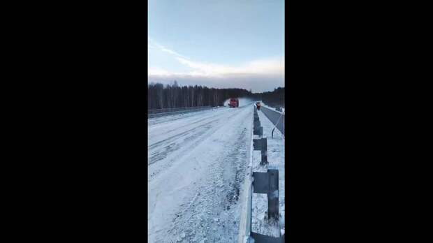 Иркутские дорожники чистят федеральную трассу на скорости 100 км/ч. https://t.me/webmoney_dn/310602Video: Клип