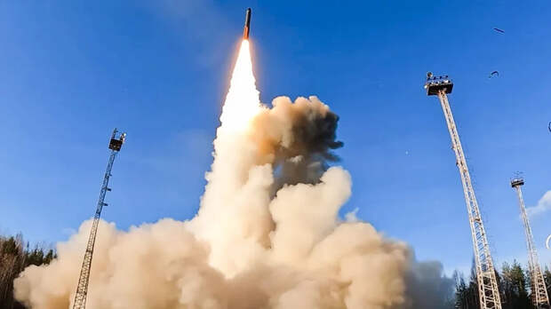 Медведев отреагировал на истечение сроков ДСНВ мемом «зима близко»