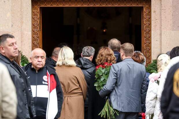 Церемония прощания с кинорежиссером Тиграном Кеосаяном в Москве / Фото: Сергей Карпухин, Сергей Булкин / ТАСС