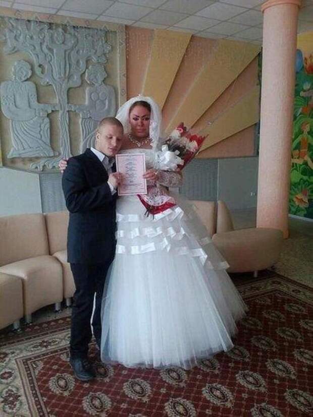 А эта свадьба свадьба свадьба пела и плясала. И крылья эту свадьбу вдаль несли!!!!