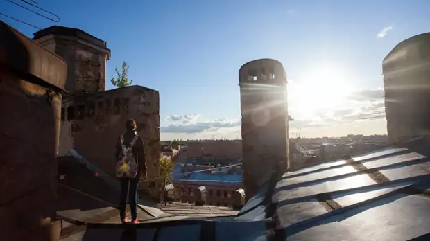 В Петербурге прокомментировали ситуацию с нелегальными экскурсиями по крышам