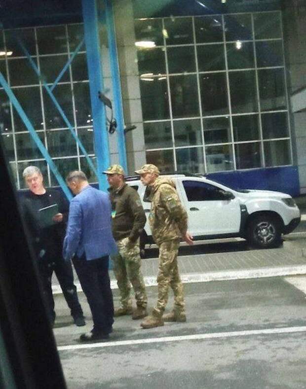 Порошенко пытается выехать из Украины в Польшу Порошенко пытается выехать из Украины в Польшу