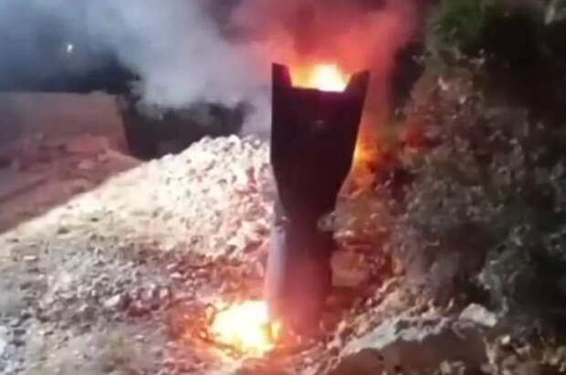 В Сети показали торчащий из земли хвост ракеты Ирана после атаки на Израиль