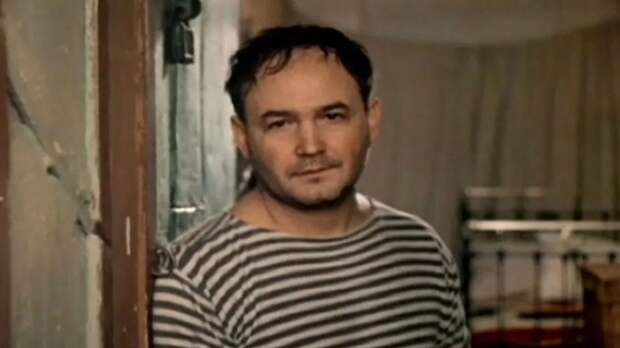 Кадр из к/ф  «Военно-полевой роман» 1983 г.