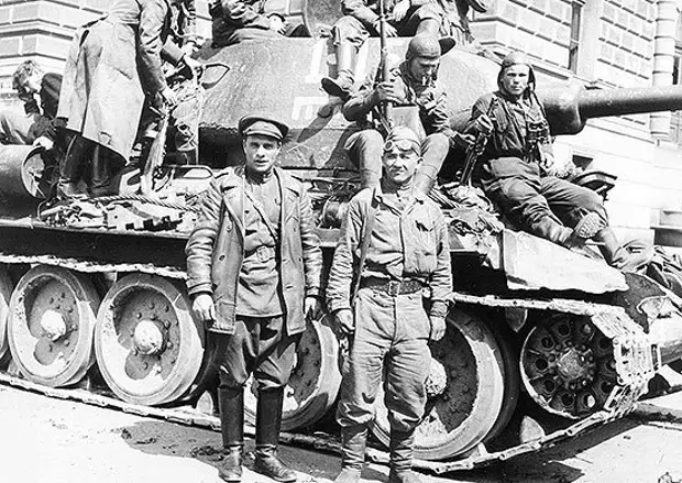 «Обращает на себя внимание особый цинизм»: как власти пражского муниципалитета демонтировали памятник маршалу Коневу