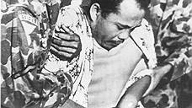 Военный руководитель "Движения 30 сентября" лейтенант-полковник Унтунг, арестованный за попытку государственного переворота. 16 ноября 1965 года