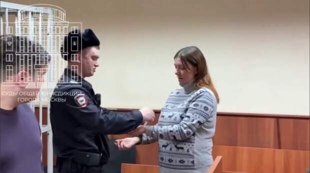 В Москве женщина так напилась, что всю ночь звонила в 112 и угрожала взорвать Красную площадь