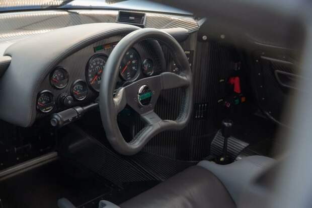 Jaguar XJR-15 — первый в мире карбоновый суперкар, о котором все забыли