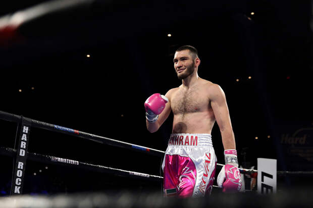 Боксер Муртазалиев проиграл Келли в поединке за титул чемпиона мира IBF