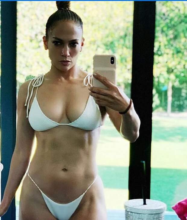 Вы верите, что ей больше 50-ти?