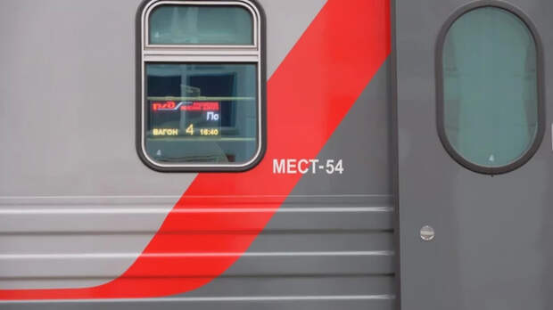 Поезд на ж/д вокзале Барнаула / Фото: amic.ru