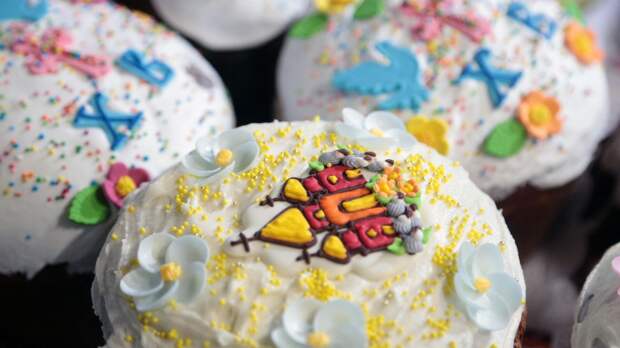 Протоиерей объяснил, что делать с оставшимися после Пасхи куличами и яйцами