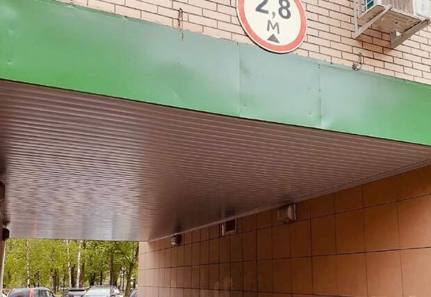 Восстановлено потолочное покрытие арочного проезда в Ростокине