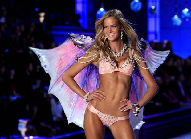 Показ Victoria's Secret 2011