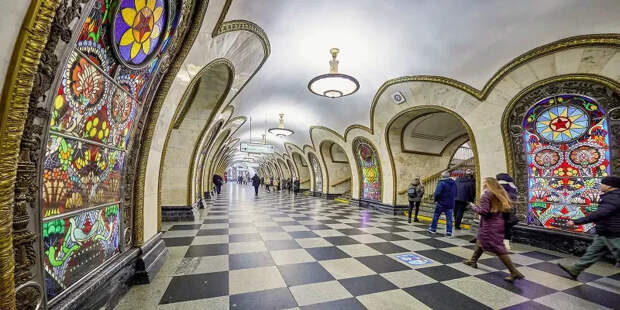 Чем метро Москвы пугает иностранцев?