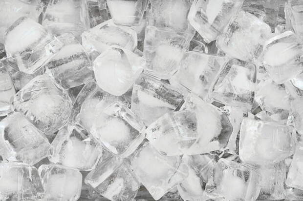 О кубик льда можно сломать зуб.