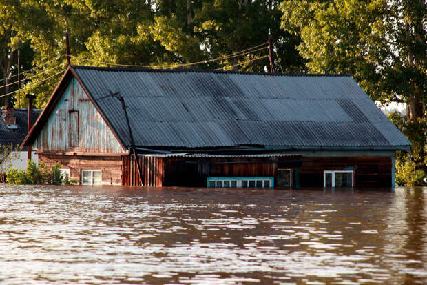 МЧС: В Приангарье при подъеме реки Непа затопило 16 домов и 17 приусадебных участков