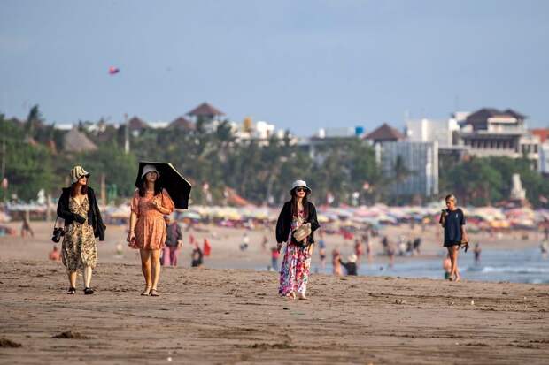 Губернатор Бали Костер призвал россиян бережно относиться к острову