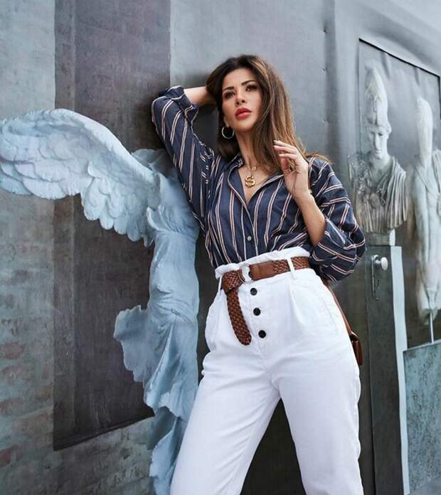https://www.instagram.com/shortstoriesandskirts/