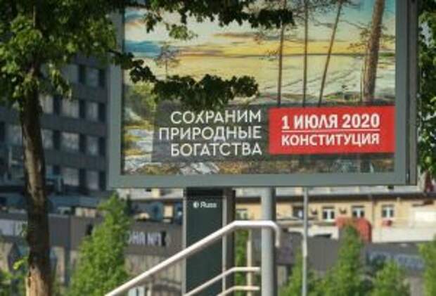 Писатель Сергей Минаев призвал москвичей принять участие в голосовании по Конституции. Фото: Наталия Нечаева, «Вечерняя Москва»