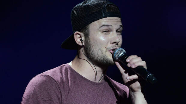 РИА: мошенники обманули россиянку, пытавшуюся купить билеты на концерт Макса Коржа