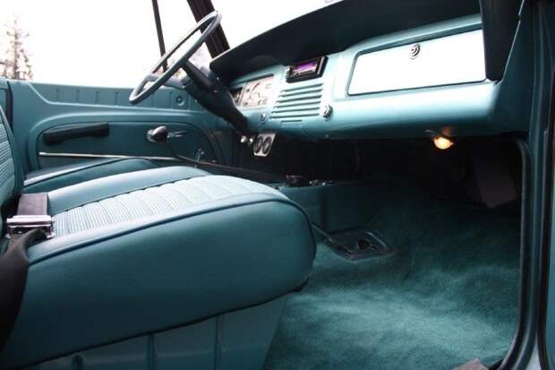 На аукцион выставлен Jeep Jeepster Commando Convertible (53 фото)