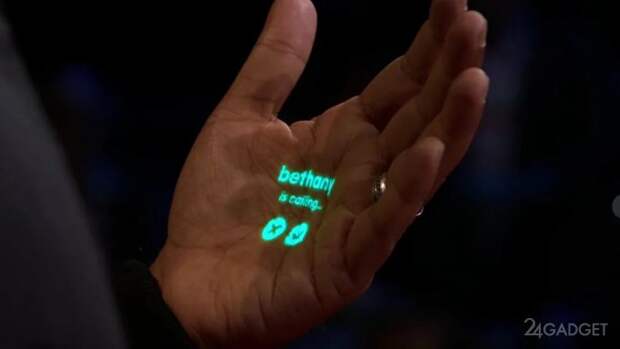 Создано устройство для звонков, проецирующее экран на вашу руку