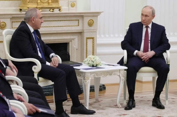 Hraparak: у Путина и Пашиняна состоялся жесткий разговор