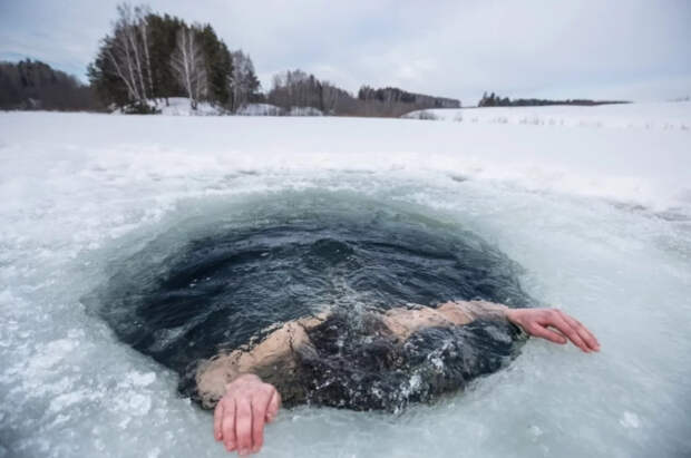 Мясников дал инструкцию, как окунаться в прорубь людям с заболеваниями