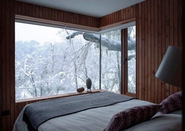 Одна из трех спальных комнат загородной резиденции в горах (La Dacha, Чили). | Фото: grandengineer.ru.