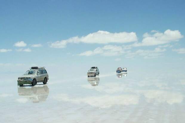 Озеро Солончак Уюни, Боливия (Salar de Uyuni, Bolivia) - самое большое соленое озеро во всем мире Озеро Солончак Уюни, Боливия (Salar de Uyuni, Bolivia) - самое большое соленое озеро во всем мире