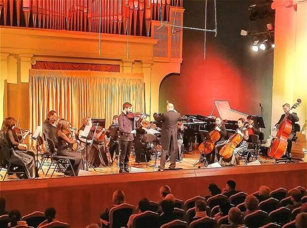 Оркестр тверской филармонии исполнил известные композиции Моцарта и Шуберта