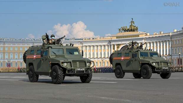 ФАН публикует фото с масштабной репетиции юбилейного парада Победы в Петербурге