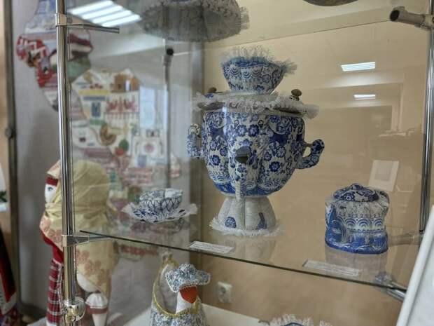 Самовар из текстиля, осетр из керамики – в Астрахани открылась выставка народных ремесел