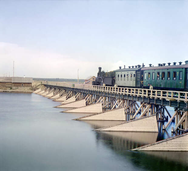 Железодорожный мост через реку Шую.jpg