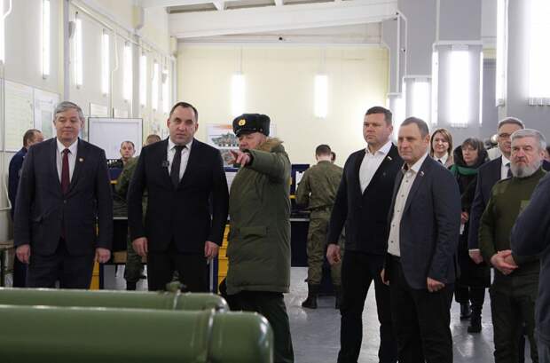 Дубровский и депутаты Тульской облдумы посетили Военный учебный центр при ТулГУ 2023